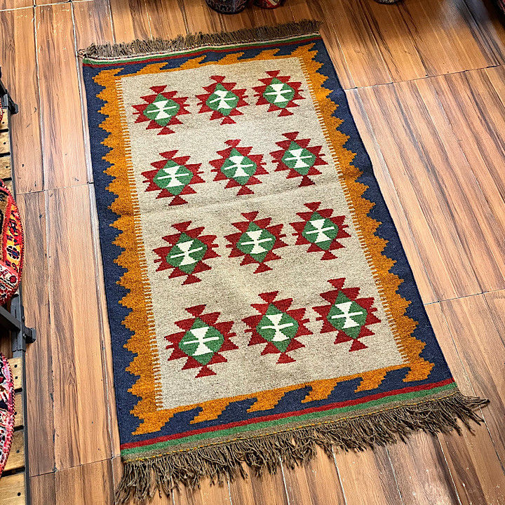 گلیم دستبافت پشمی دورو بافت