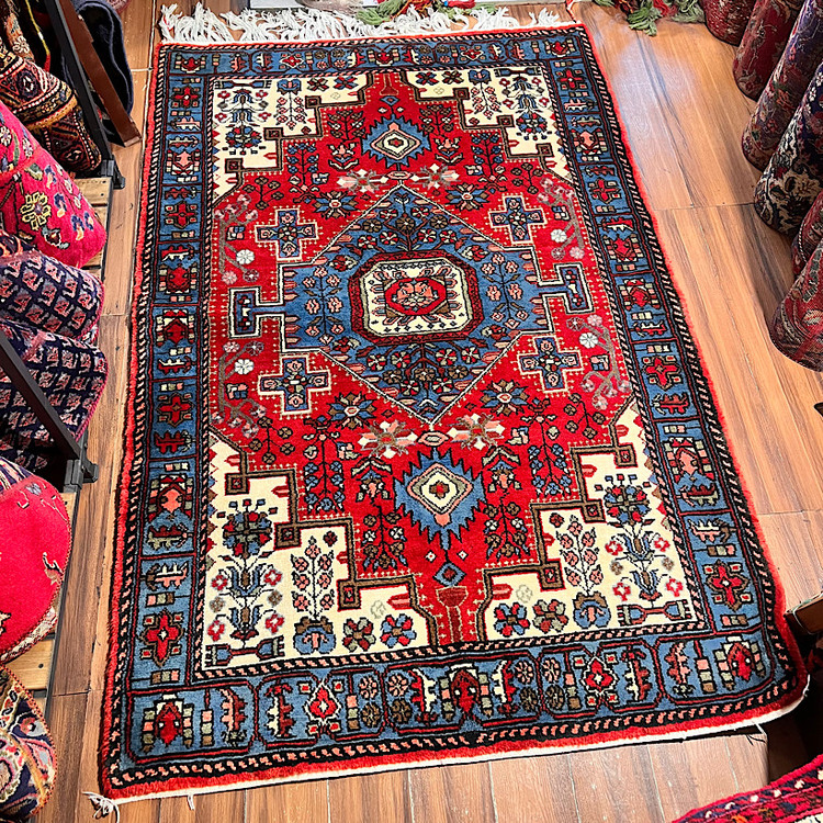 فرش نهاوند ایلیاتی بافت ۳ متری